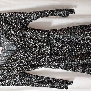 Pink Lily Monochrome Patterned Dress . JUNIORS   SIZE MEDIUM.